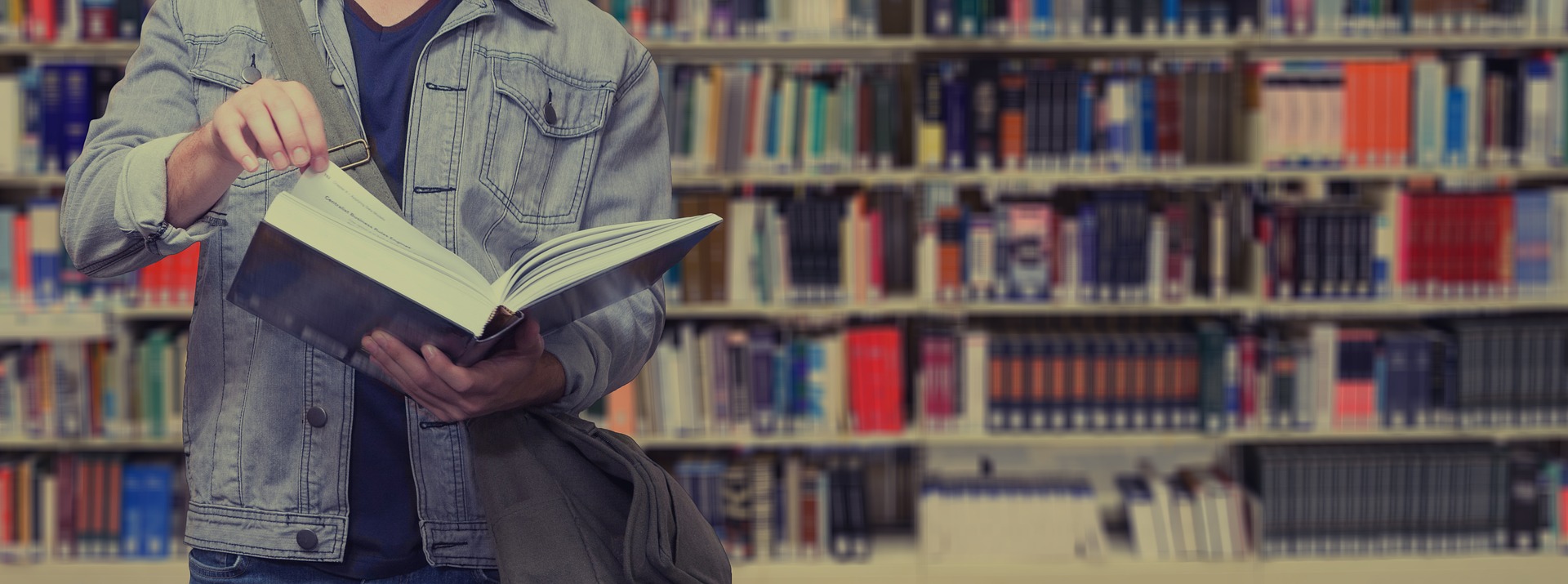 Bildung als Grundstein des Lebens - FDP - Symbolbild Mann mit Buch