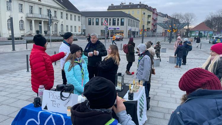 FDP Oberhavel beim Empfang des Friedenslichtes